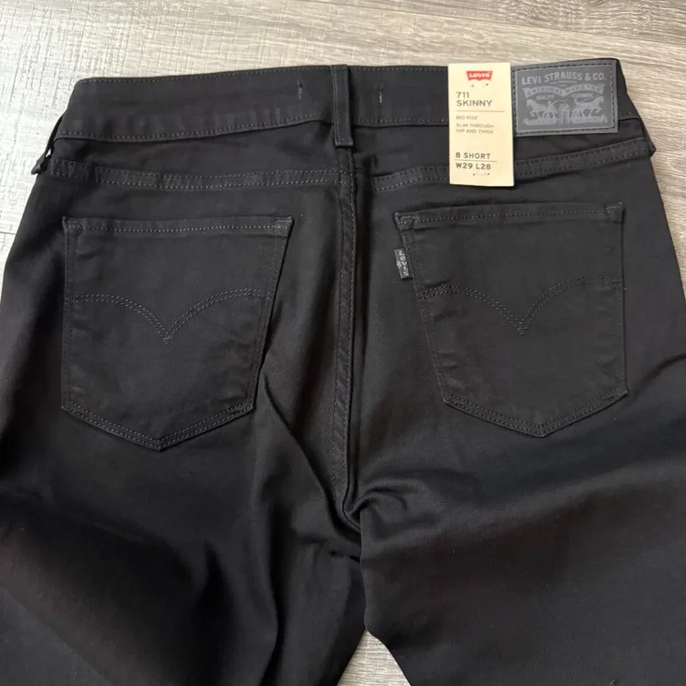 NWT Levi’s 711 Skinny Sculpt Black Jeans Women Size 8 Short - Picture 5 of 9